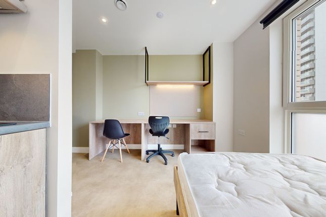 Room to rent in Ilderton Road, London
