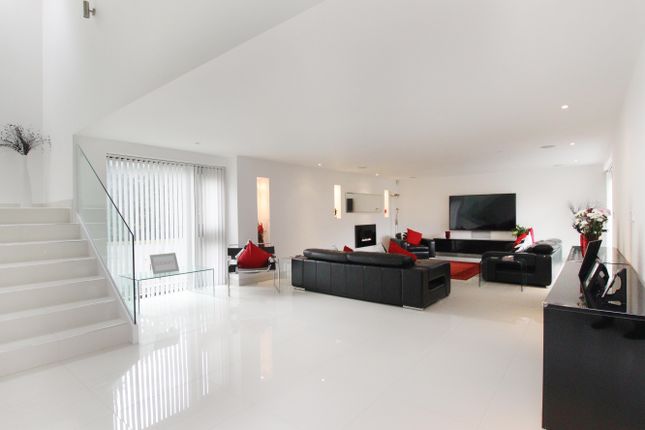 2 Nant Fawr Court, Heol Esgyn, Cardiff photo 4