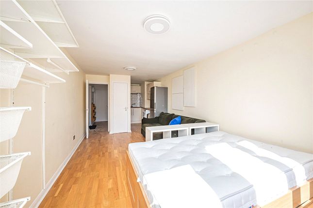 12, Field Court, Wimbledon Park photo 4