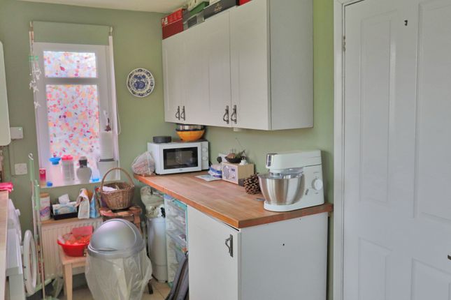 Flat for sale in Goodenough Way, Coulsdon