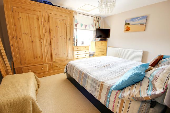 69, St Leonards Close, Newhaven photo 4