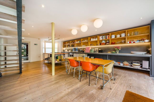 31, Hugo Road, London photo 4