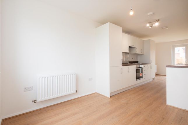 27, Watson Drive, Grimsby photo 4