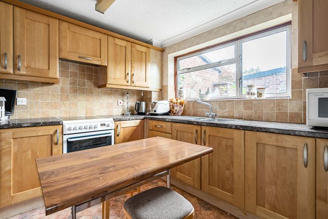 10, Lodden Close, Bicester photo 4