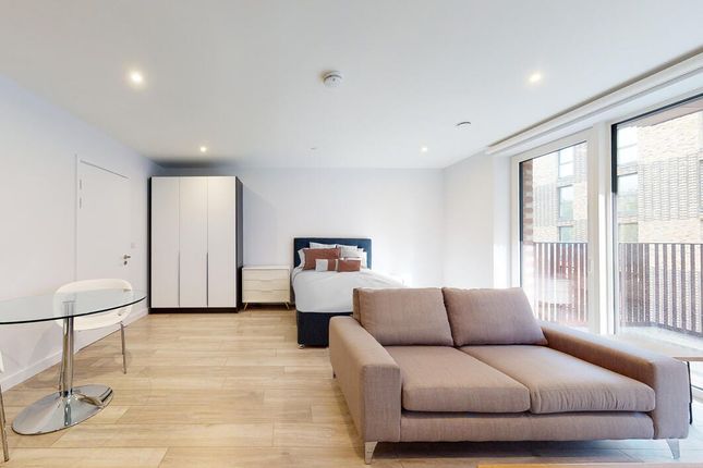 2, New Lion Way, London photo 3