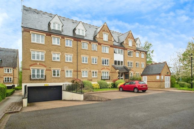 Flat for sale in Exeter Close, Watford
