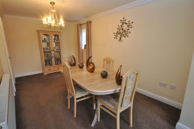 Hoddesdon Crescent, Dunscroft photo 5