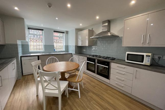 8, Chestnut Avenue, Leeds photo 2