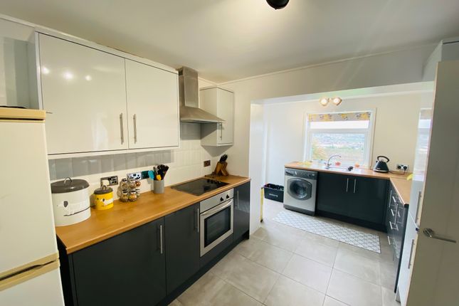 17, Carmarthen photo 2