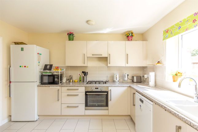 27, Medlar Close, Bristol photo 4