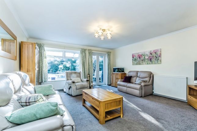 36, Manor Avenue, Surrey photo 2