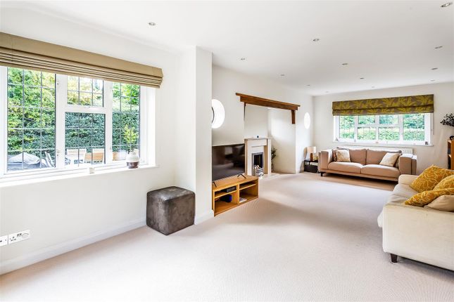 Hawthorn Cottage, Crampshaw Lane, Ashtead photo 4