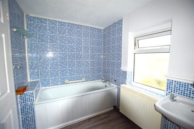 98, St. Marys Avenue, Barry photo 4