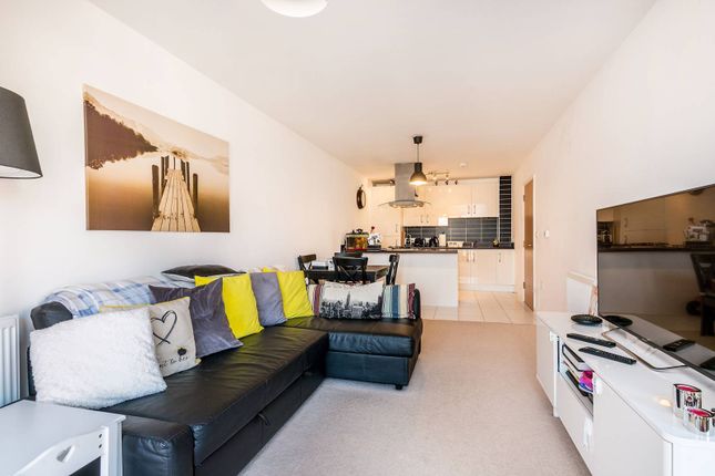 Flat for sale in Bensham Lane, Croydon