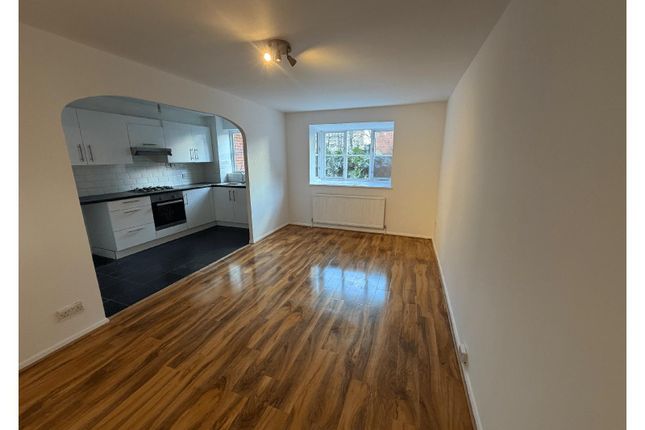 Spacious One-Bedroom Ground Floor Flat