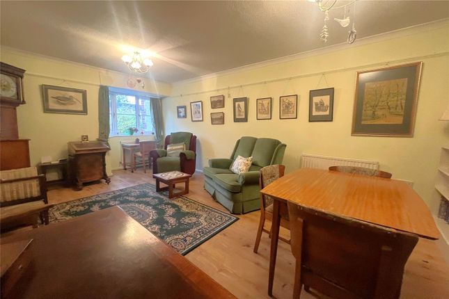 5 Stratford Court,, Avon Road, Surrey photo 3