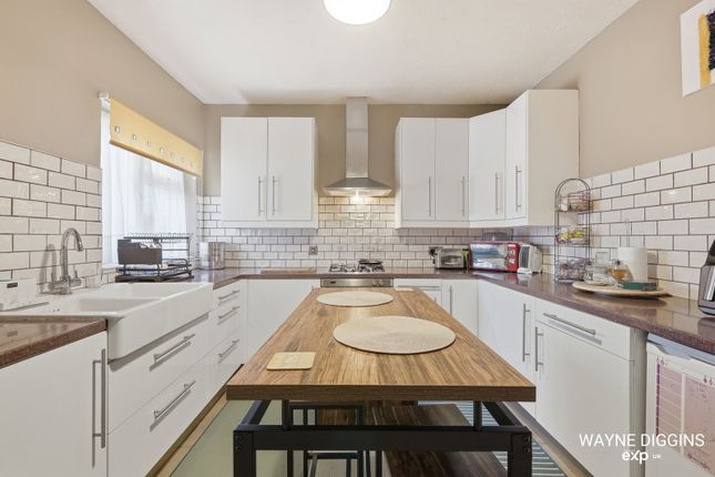 489, London Road, Grays photo 4