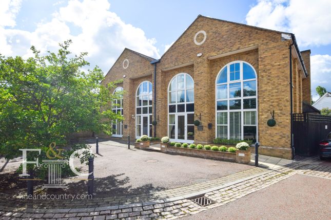 Darlington Lodge, 17, Orchid Close, Goffs Oak photo 2