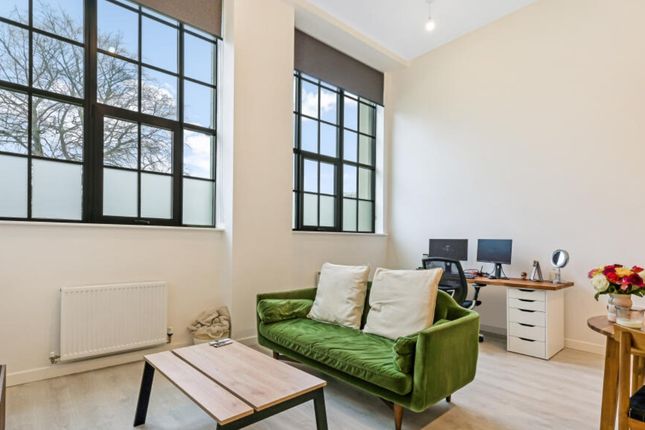 8 Truscon House, 12 Carnation Gardens , Hayes, London photo 3