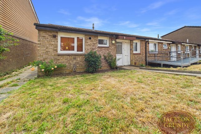 2 bed property for rent in Thatchwell Court, Standens Barn NN3
