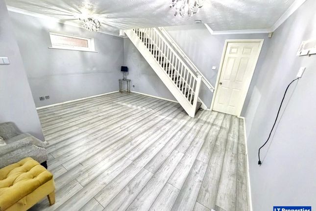 11 Linacres, Luton photo 2