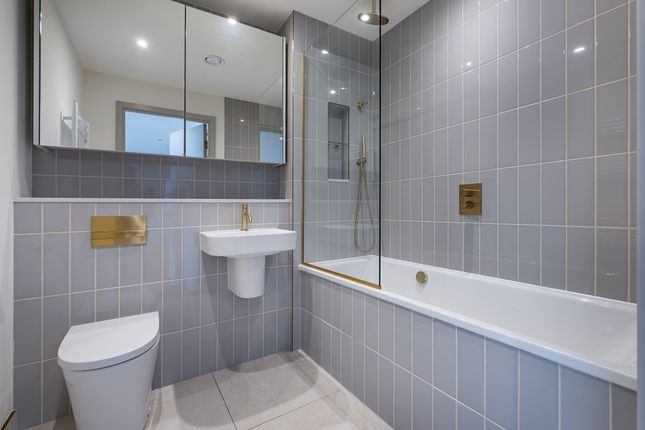 11 Selborne Road, London photo 4