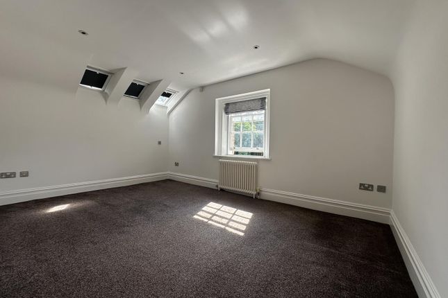 9, The Lydiate, Wirral photo 4