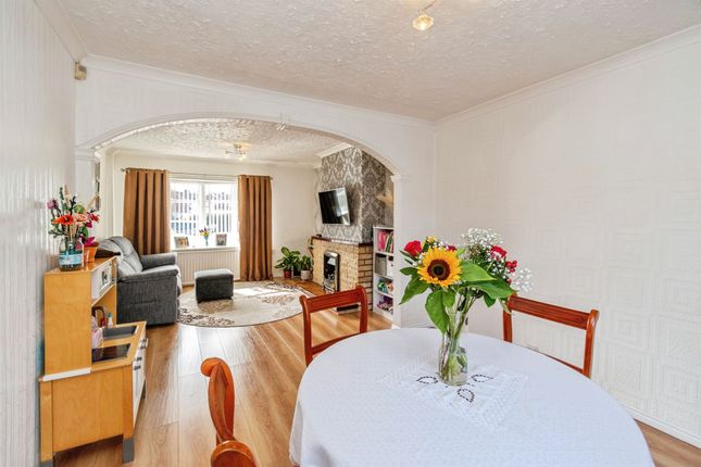 12, Elizabeth Walk, Tipton photo 4
