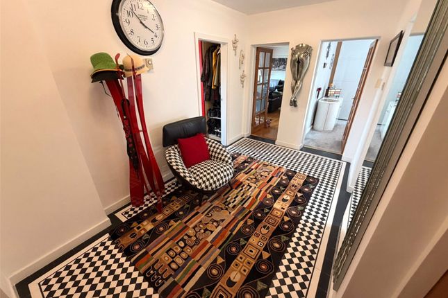 Flat 10, Hillside Court, 2, Hill Side, Greater Manchester photo 5