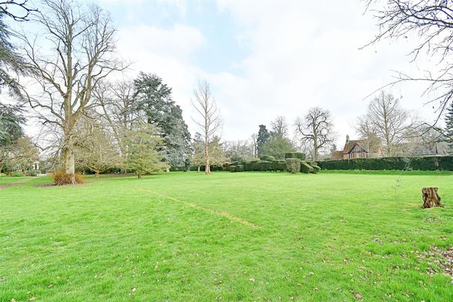 Flat for sale in Henmarsh Court, Balls Park, Hertford