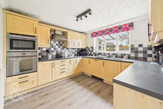 5 Potters Crescent, Norwich photo 3