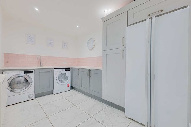 242, Little Wakering Road, Southend-on-sea photo 3