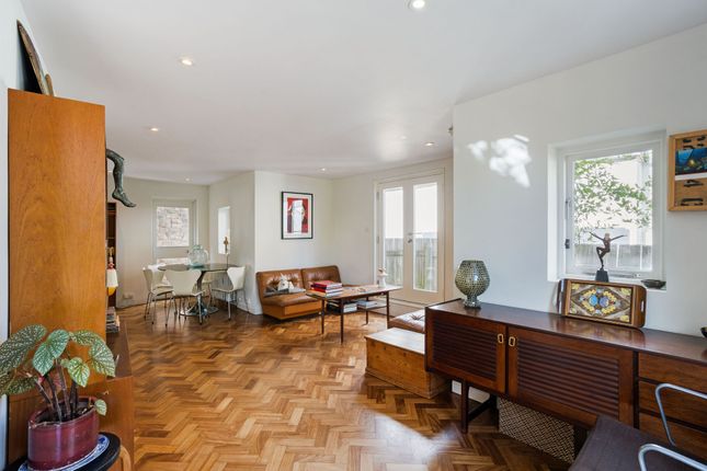 Sitting Room / Dining Room