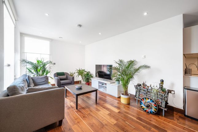 Beaufort Court, West Hampstead photo 3