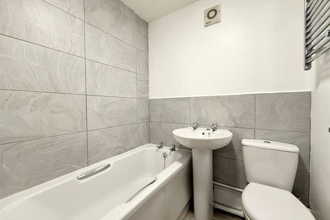 2 Appleyard Court, Chesterfield photo 4