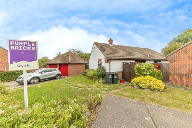 8, Capel Park, Frinton-on-Sea photo 4