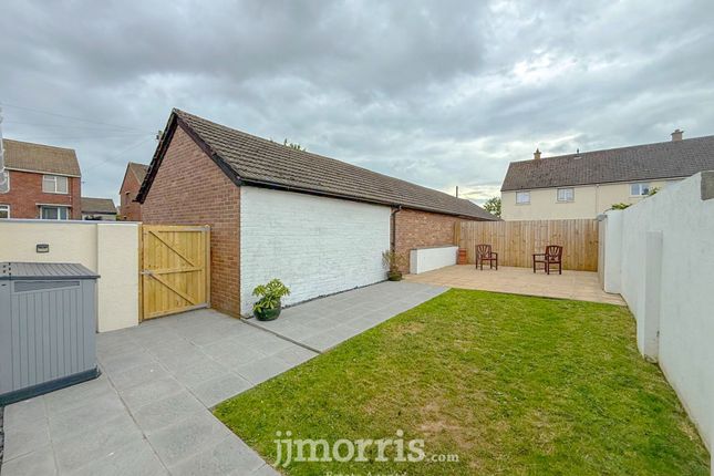 20 Maesglas, Cardigan photo 3