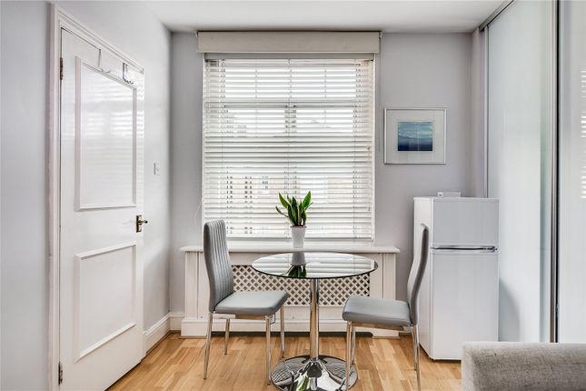Flat to rent in Marble Arch Apartments, Harrowby Street, London