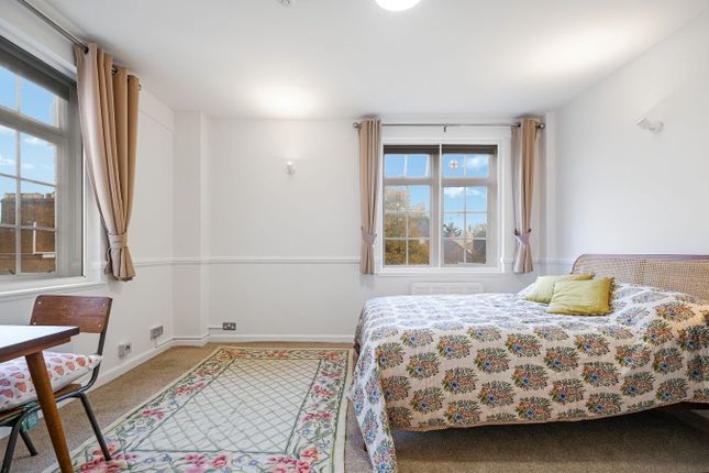 Studio flat on Langford Court 22 Abbey Road, St John's Wood, £3,000/mo