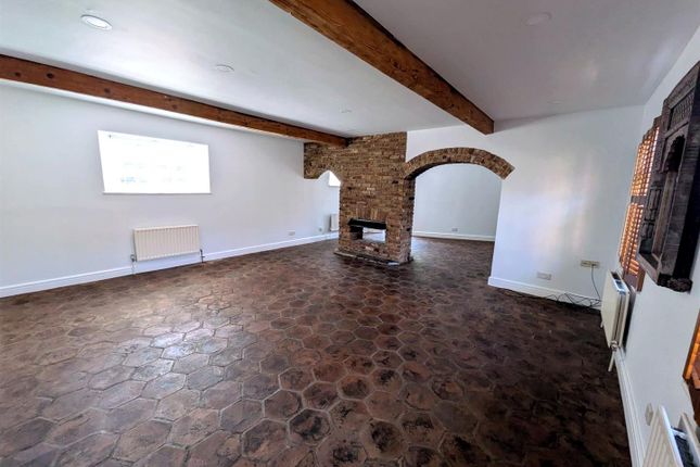 2, Coombe Hill Stables, Coombe photo 5