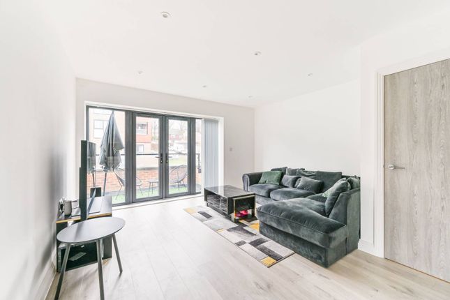 Thumbnail Flat to rent in More Close, Croydon, Purley