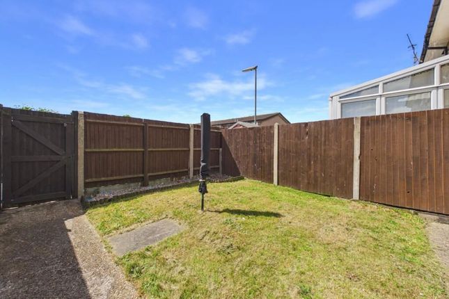11, Jubilee Close, Stanwell photo 3