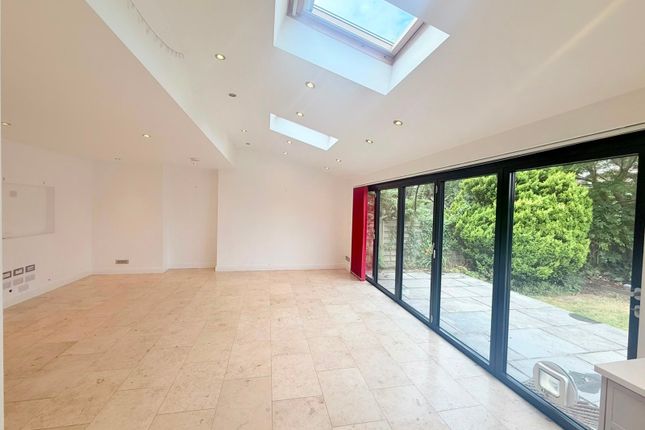42, Wheatley Avenue, West Yorkshire photo 2