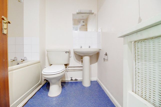 Flat for sale in Napier Road, Luton