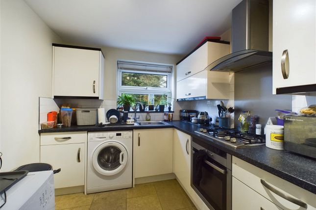 Flat for sale in Kintyre Close, Oakley, Basingstoke