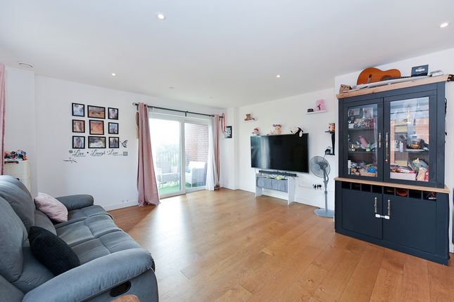 May House, Achill Close, Colindale, London photo 3