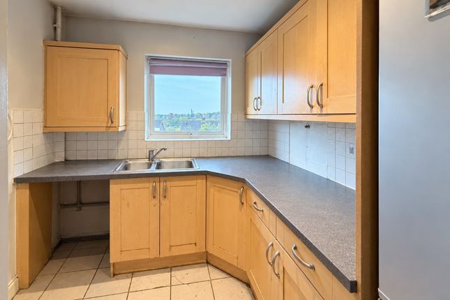 Deeds Grove, High Wycombe photo 4