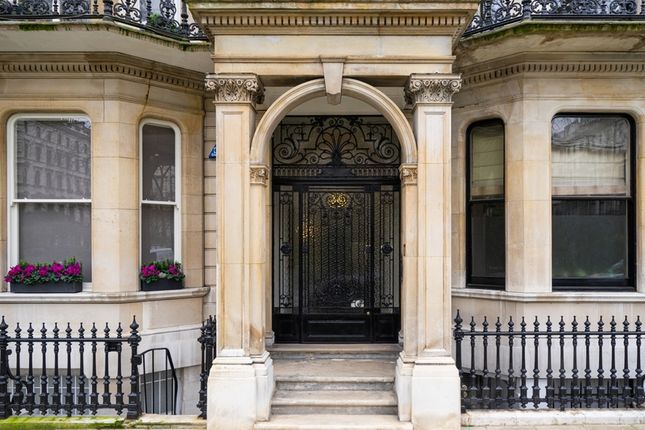 Flat to rent in Ennismore Gardens, London