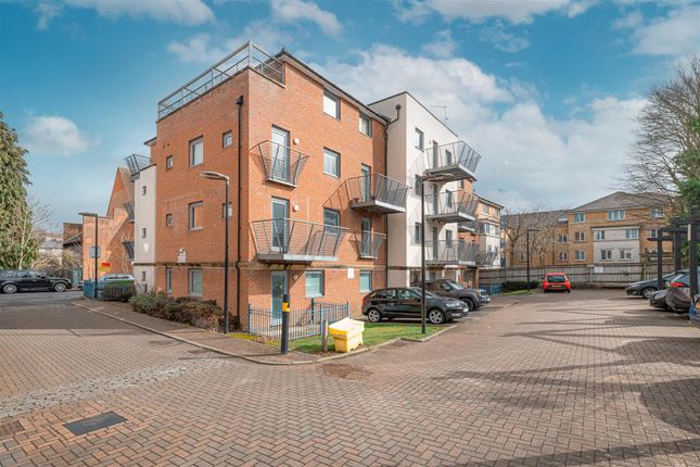 Flat for sale in West End Road, High Wycombe