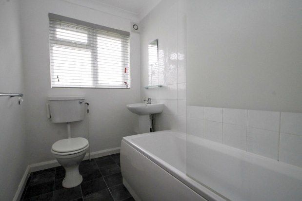 Flat to rent in Howard Road, London